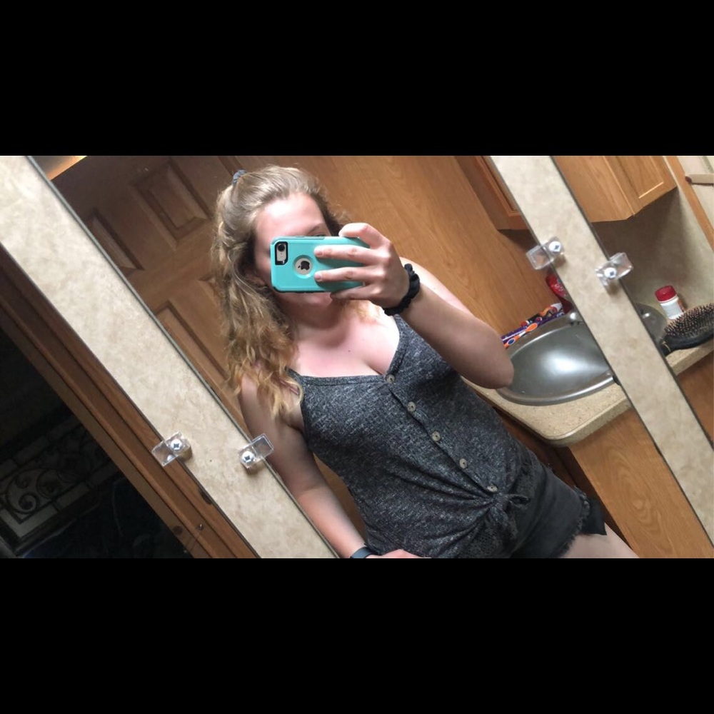 Meet your Posher, Alexis